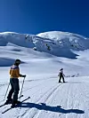 Oppe på Sauda Skisenter sitt høgdepunkt, Tjuvanutane. Med Anita og Ann Synnøve.