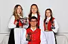 Plakettmotakarane frå Sunnhordland. Frå venstre Irmelin Havn, Øvrebygda 4H , Maryon Victoria Leirvik, Lid 4H og Camilla Vik, Øvrebygda 4H. Framme Øystein Hetlesæter, Rommetveit 4H.