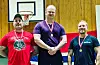 Gullmedaljevinnar Torbjørn Sexe med to andre medaljevinnarar frå Karmøy. T.v. John Roald Lohne, som tok sølv i -105kg-klassen. Tomas Janhauskas tok bronse i -93kg-klassen. FOTO: PRIVAT