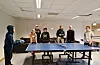 UngSveio ved Flemming Lothe held ope hus på Vigdartun frå klokka 14-21 alle kvardagar. Torsdag etter skuletid var desse innom for å slappa av og spela ping-pong: Jesse Taljaard Parsons, Malene Staupe Ottesen, Flemming Lothe (UngSveio), Enrique Ekrene, Svavar Fridriksson (sekretær for Sveio ungdomsråd), Ole Alexander Sveen Kallevik og Kristian Olsen Lie