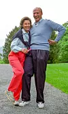 Ektefelle: Kong Harald og dronning Sonja i skogen på Skaugum 15. mai 1993. Biletet vart teke før kongeparet feira sølvbryllaup. Dei to har vore eit par i snart 66 år. Foto: Bjørn Sigurdsøn / NTB / NPK