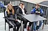 Frå venstre Eivind Hillesdal Barane (12), Emil Dragvoll Eidsvåg (13) og Lucas Voll Ulveraker (11) syklar ofte ned til butikken i Valevåg for å møta vener.