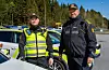 Terje Oksnes (t.h.), politiinspektør og distriktsleiar for UP-distrikt 3 Vest, tok onsdag turen frå Bergen for å få med seg storkontrollen. Her saman med teamleiar John Kristian Espeland.