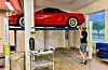 Honda NSX var den første serieproduserte bilen i heilaluminium og kom i 1990. Fram til då var alle sportsbilar tungkøyrde: – Denne er eit ingeniørmeisterverk og ein av dei beste sportsbilane som er laga. Mange har brukt han som benchmark for å byggje nye sportsbilar, seier Einemo.