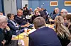 Gruppearbeid under seminaret. Her ser me blant andre rådmann Jostein Førre i gruppa nærast, og kommunestyremedlem Arne Valen (Sp) i gruppa lengst bak. FOTO: EINAR VESTVIK