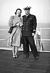 Nic. Torp og kona Marguerite om bord på passasjerskipet M/S «Venus» på tur frå Southampton til Madeira. Biletet er truleg frå 1950.