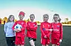 Denne helgen fyltes Sveio kunstgressbane med talentfulle barn og unge til fotballskole. Fra venstre: Vilde Kristiansen Flatnes, Natalie Bua Helvig, Live Kvalheim, Nova Bua Helvig og Tora Kalleklev Handeland. Foto: Morten Vågset Møller