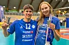 Gulljubel for sveibuene Håkon Sveen Lothe og Malin Nummedal Halleraker. Begge kan nå kalle seg norgesmestere i volleyball. Foto: Privat
