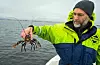 På hummerjakt: Jarle Jacobsen og Vestavinds journalist dro ut ei uke før sesongen var over. Foto: Morten Vågset Møller